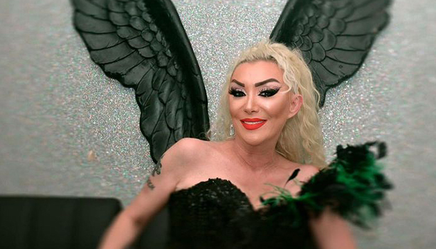 Güllü nün sahilde şarkı söylediği anlar