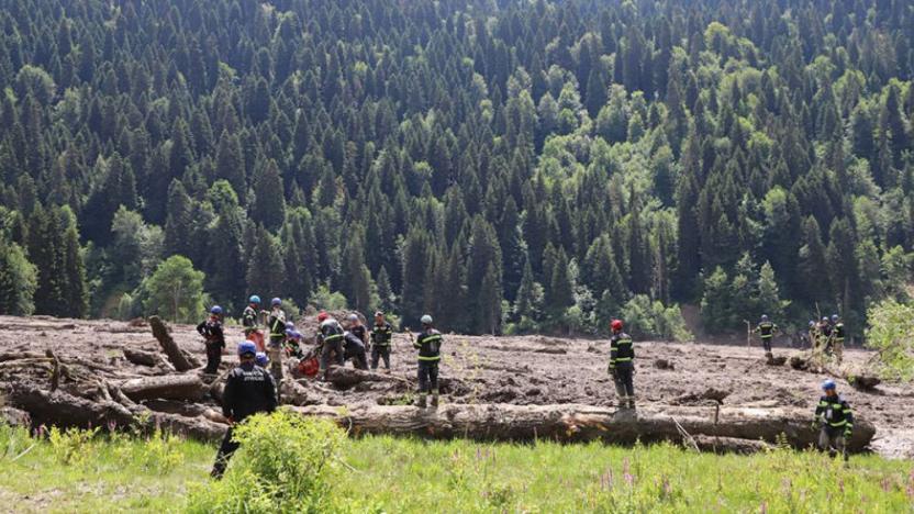 Gürcistan ın tatil beldesinde heyelan: 11 ölü