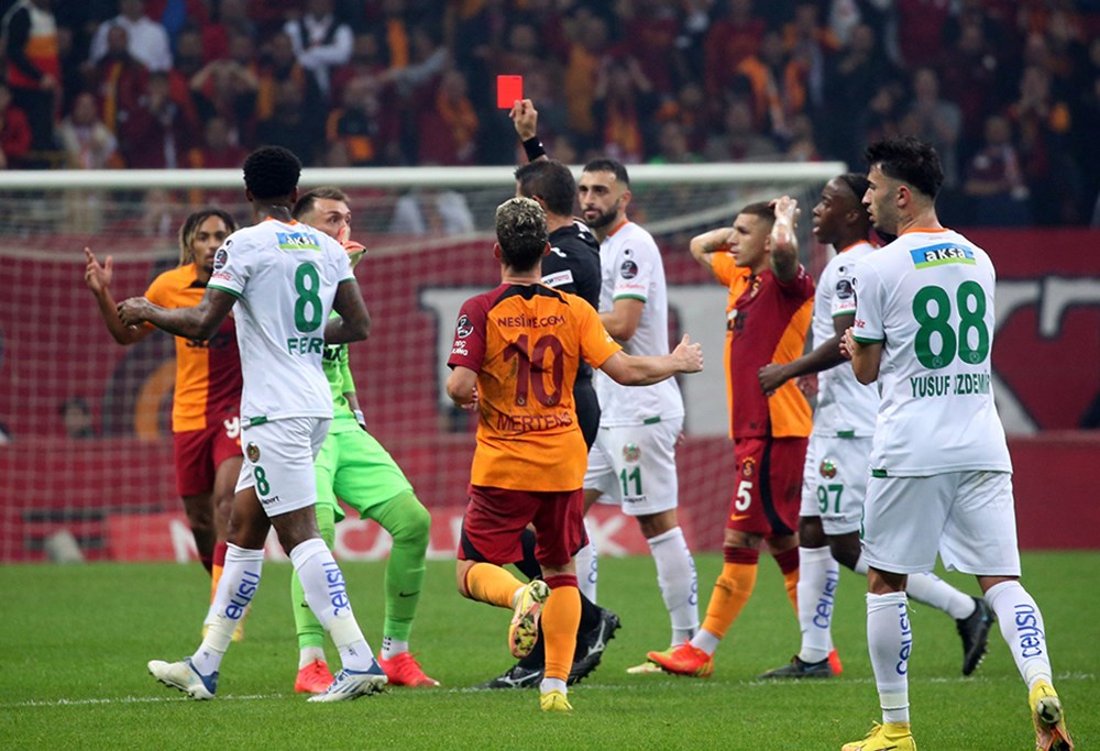 PFDK dan Galatasaray a ceza!