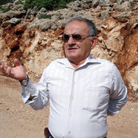 DAYAKÇI ÜSTEĞMEN GÖREVİNDEN ALINDI 