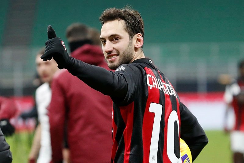 Hakan Çalhanoğlu Milan dan ayrılıyor mu?