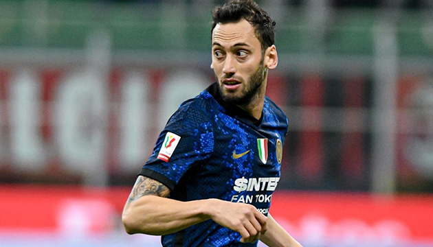 Hakan Çalhanoğlu attı Inter dev derbiyi kazandı!