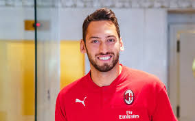 Hakan Çalhanoğlu Milan dan ayrılıyor mu?