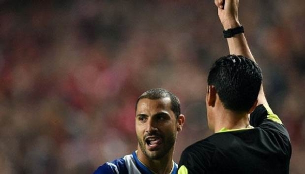 Futbol dünyasını şok eden karar!