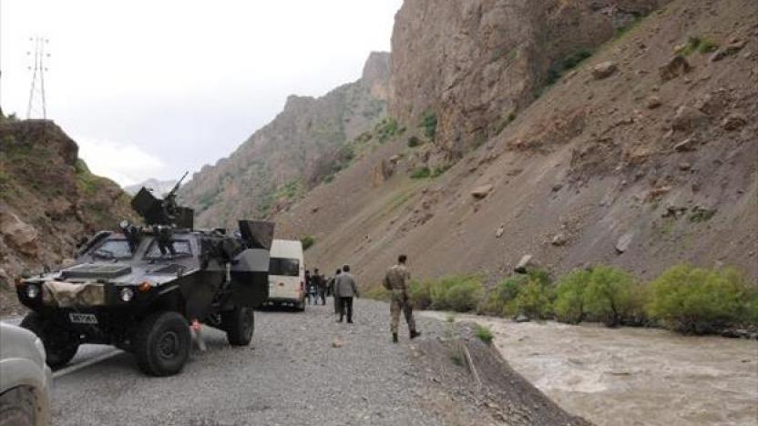 Askeri araç Zap suyuna düştü: 9 asker yaralı