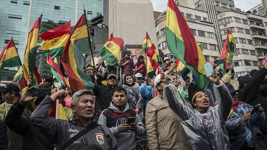Bolivya da halk sokaklara döküldü