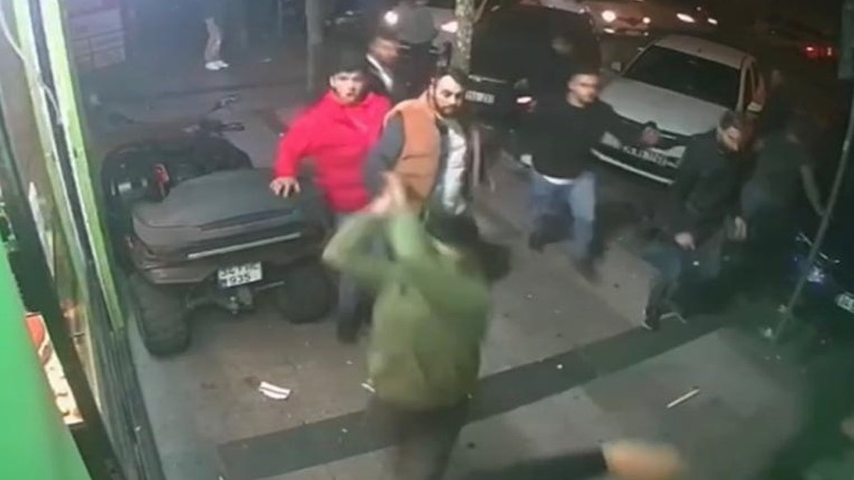 Beyoğlu nda korkunç saldırı kamerada!