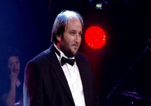 Hasan Doğru Konserinde Türkünün Sözlerini Unuttu!