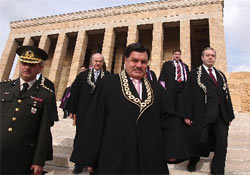 HAŞİM KILIÇ A ANITKABİR DE İLK TEPKİ