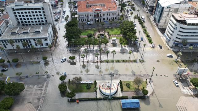 İskenderun’daki su baskınının sebebi ne?