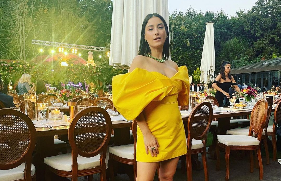 Hazal Kaya dan karnı burnunda paylaşımlar