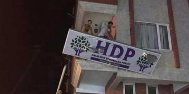 HDP ilçe binalarına saldırı: 9 gözaltı