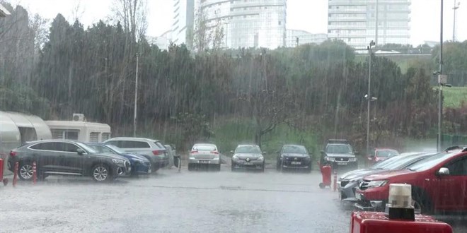 İstanbul da aniden bastıran dolu sürprizi