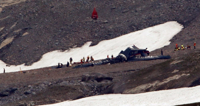 İsviçre de uçak düştü: 20 ölü