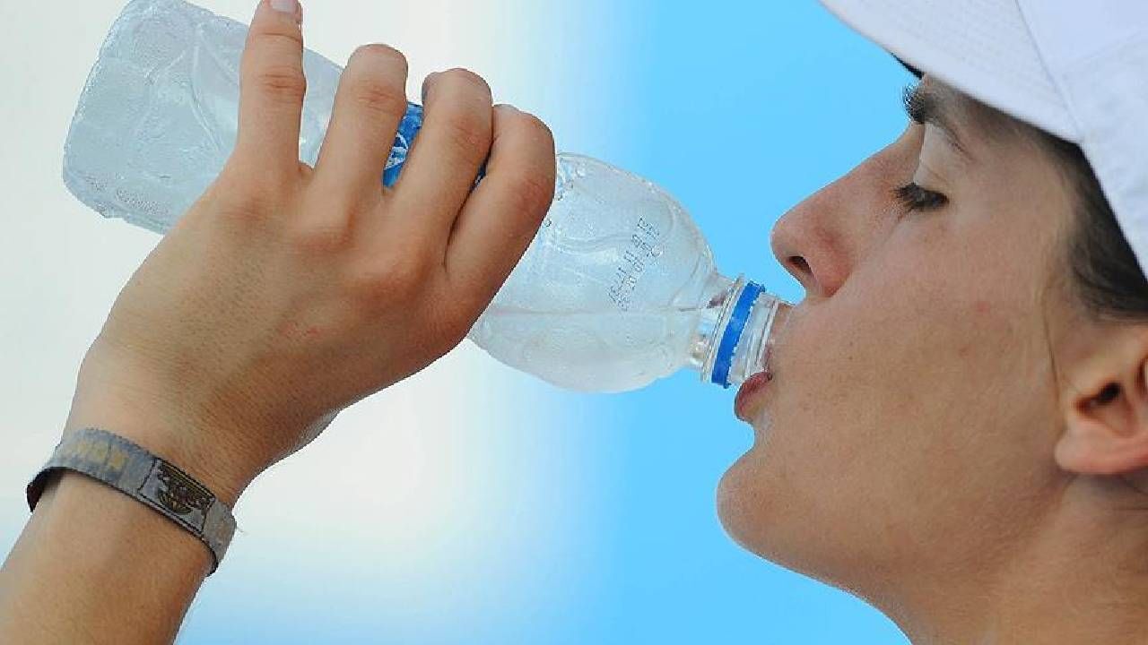 Uzmanı uyardı:  Böbrek yetmezliği olan hastalarda fazla su içmenin faydadan çok zararı var 