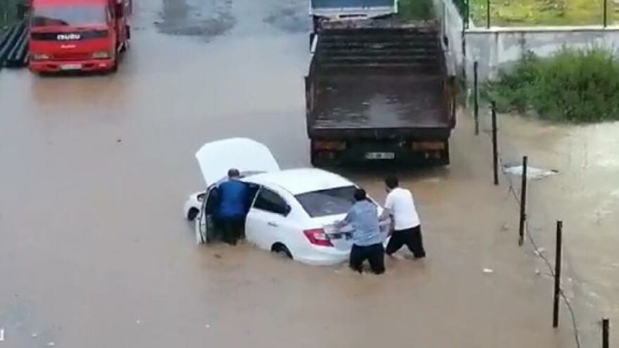 Rize de sağanak yağış etkili oldu!