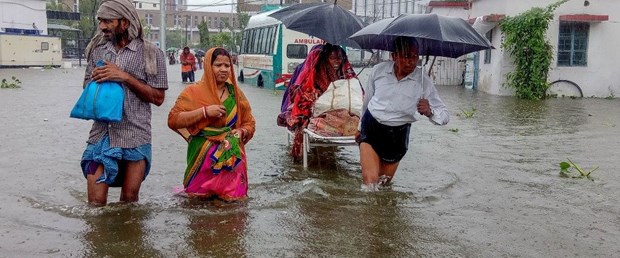 Hindistan da aşırı yağış: 12 ölü