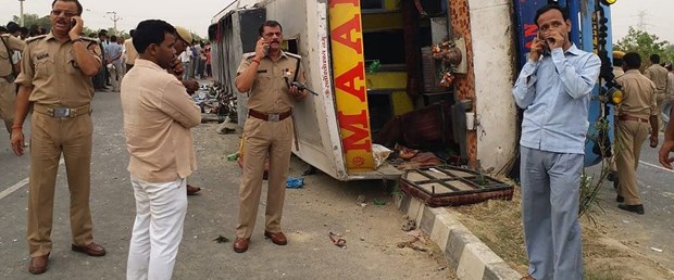Hindistan da trafik kazasında 11 kişi hayatını kaybetti