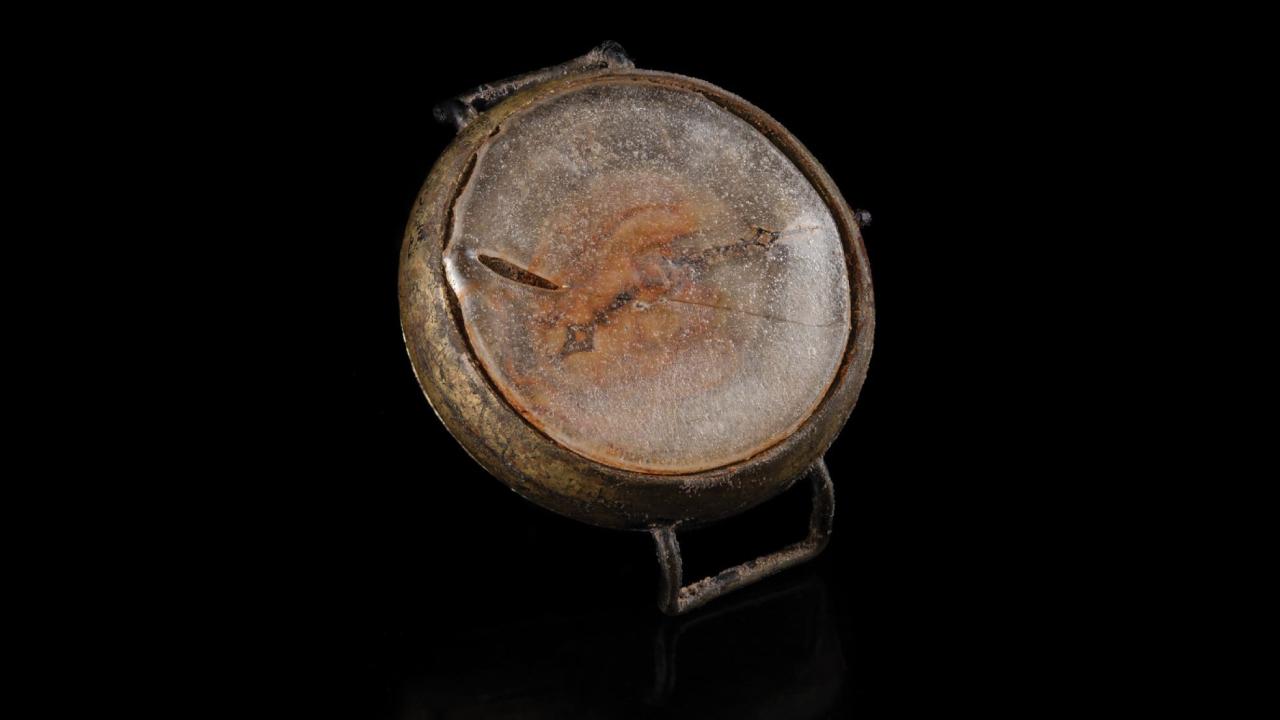Hiroşima nın kalıntılarında bulunan kol saati 31 bin dolara satıldı