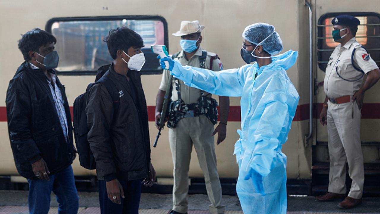Hindistan da koronavirüs kaynaklı ölümlerde azalma oldu