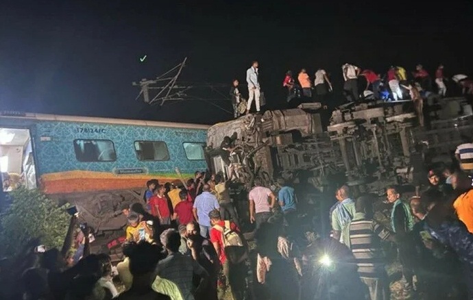 Hindistan daki tren faciasında ölü sayısı 288 e yükseldi
