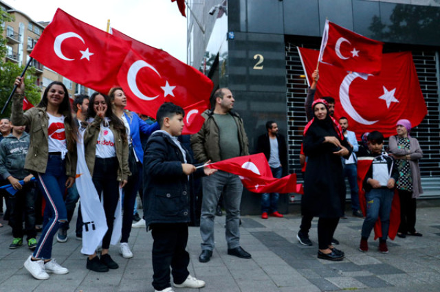 Hollanda dan Türklere yasak