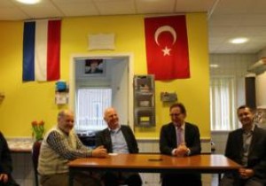 Hollandalı belediye başkanından cami ziyareti!