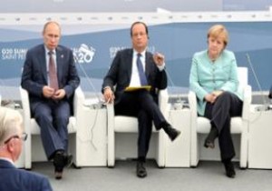 Hollande ve Merkel den kritik ziyaret!