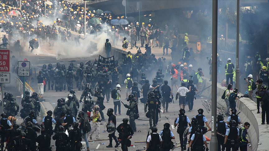 Uluslararası firmalardan Hong Kong a ret