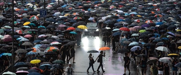 Hong Kong da gösteriler sürüyor