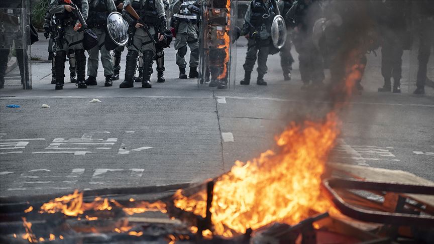 Hong Kong da protestolar sürüyor