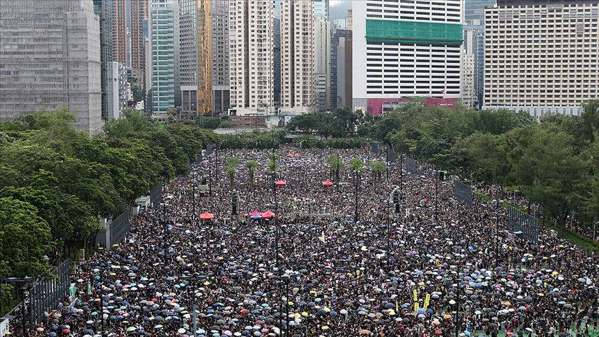 Hong Kong da protestolar  Lennon Tüneli yle halka yansıyor