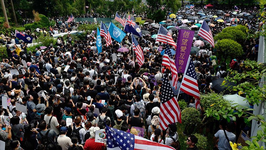 Hong Kong da protestolar sürüyor