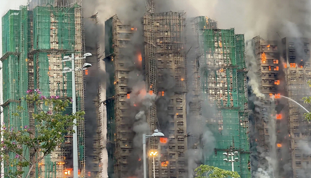 Sitede yangın: Ölü ve yaralılar var