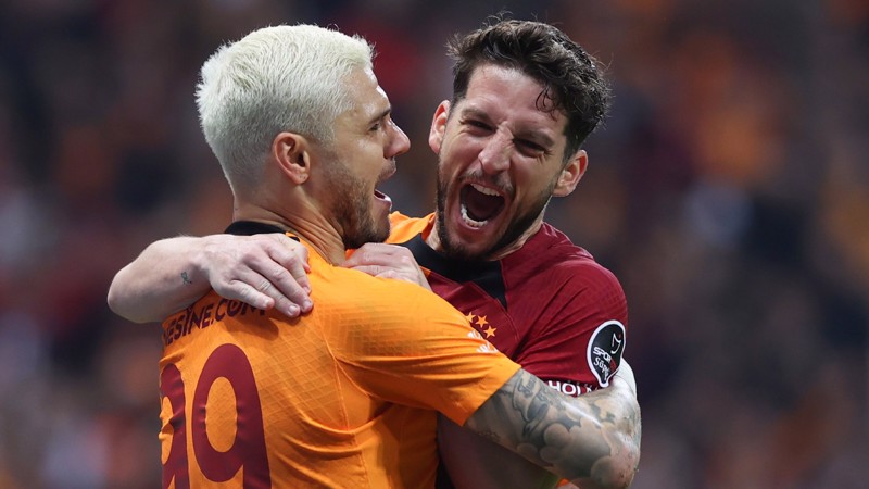 Galatasaray dan Icardi ve Mertens kararı