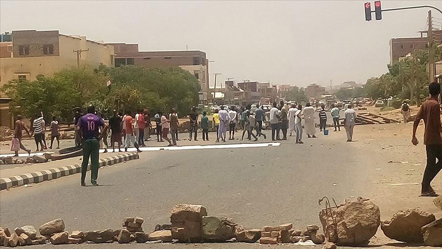 Sudanlı muhalifler ölü sayısının 100 ü geçtiğini iddia etti