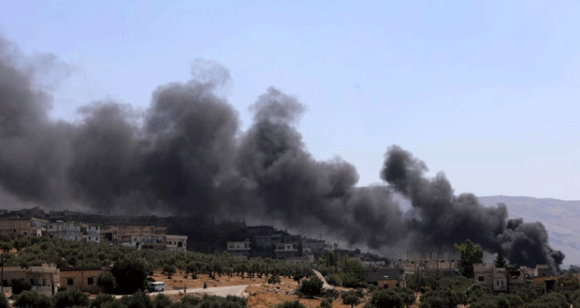 Suriye ve Rusya ya ait uçaklar İdlib i vurdu