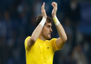 Iker Casillas tarihe geçti!