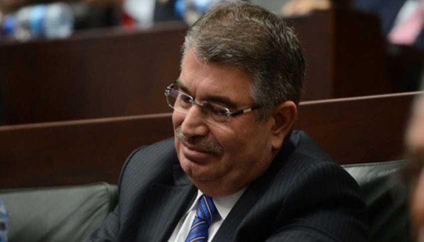 Eski İçişleri Bakanı İdris Naim Şahin'den Kuriş açıklaması: Çakarlı araç kendisine ait çıkmıştı