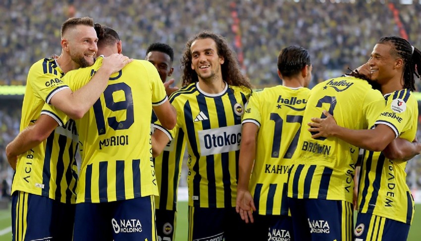 Kadıköy'de tarihi akşam: Fenerbahçe Eyüpspor'u gole boğdu