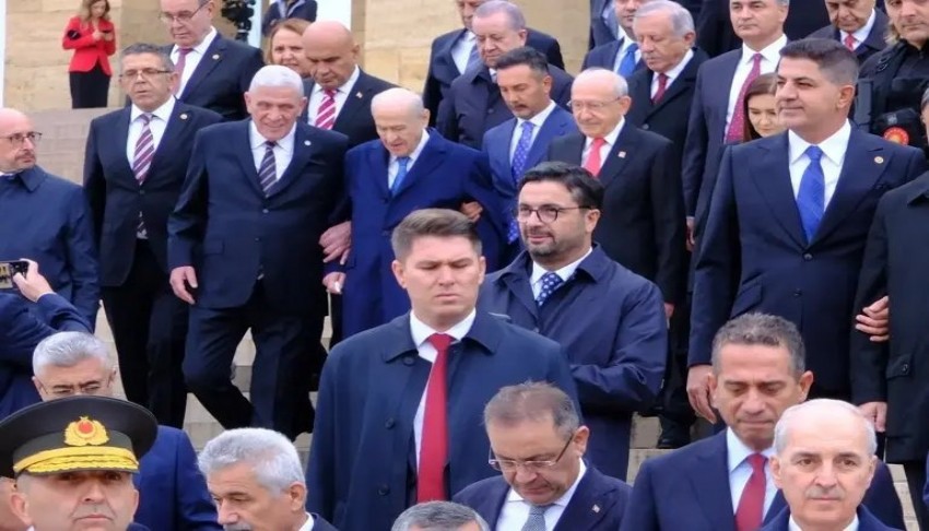 Anıtkabir'de kol kola kare kriz çıkardı: İYİ Partili vekilden 'Kabul etmiyorum' tepkisi