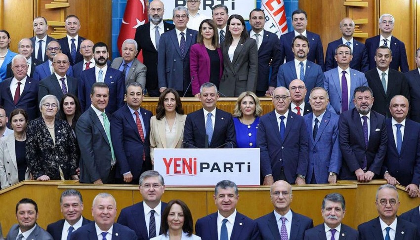 YENİ Parti milletvekillerinden Özgür Özel'e destek açıklaması