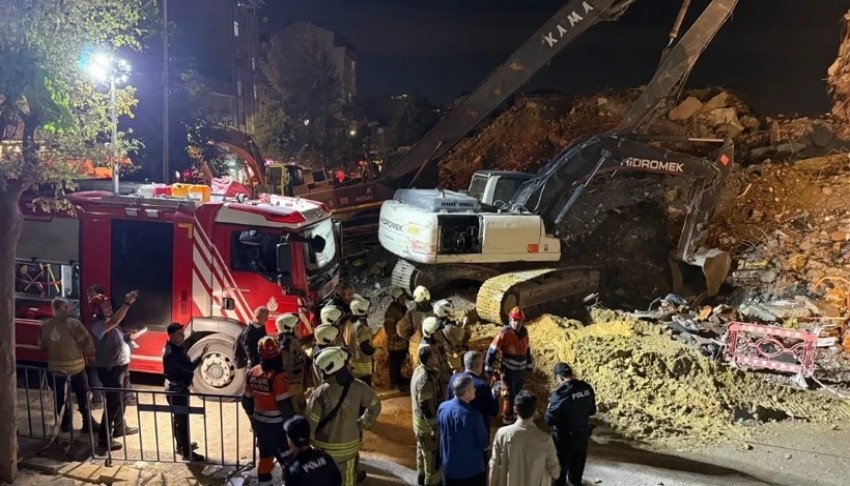 İstanbul'da bina çöktü: Yaralılar var