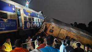 Hindistan’da tren kazası: 10 ölü, 27 yaralı