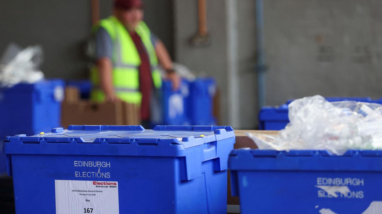 İngiltere de düzenlenen genel seçimde oy kullanma işlemi sona erdi