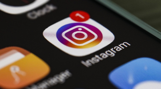 Instagram a  ön kamerayla izleme  suçlaması