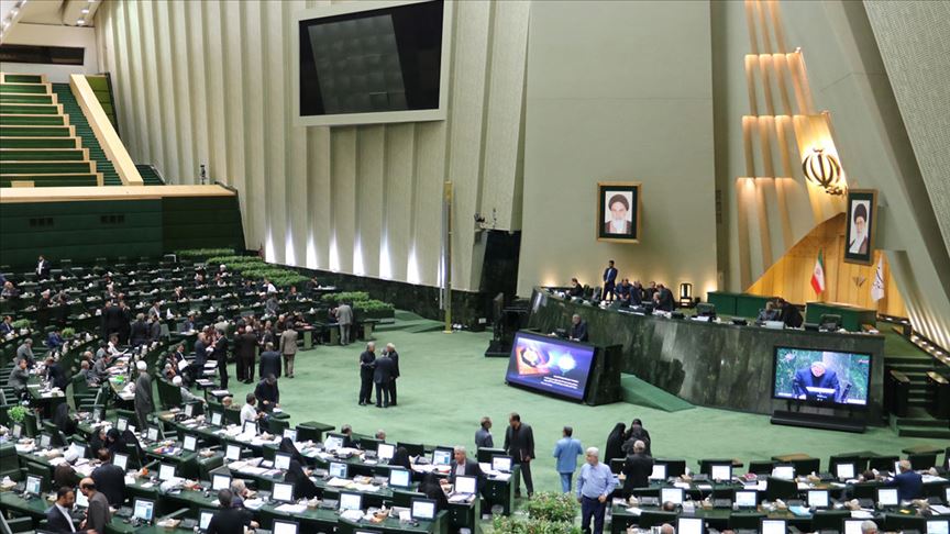 İran Meclisi nde bir grup milletvekilinden Hazar Denizi protestosu