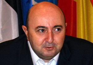 İsmet Berkan'dan Özeleştiri: