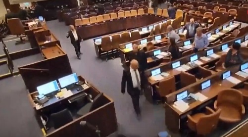 İsrail Meclisi nde panik! Milletvekilleri sığınağa kaçtı