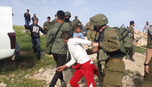 İsrail askerleri 5 Filistinli çocuğu gözaltına aldı